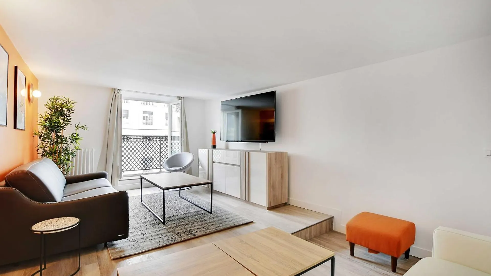 In The Heart Of Opera Apartment