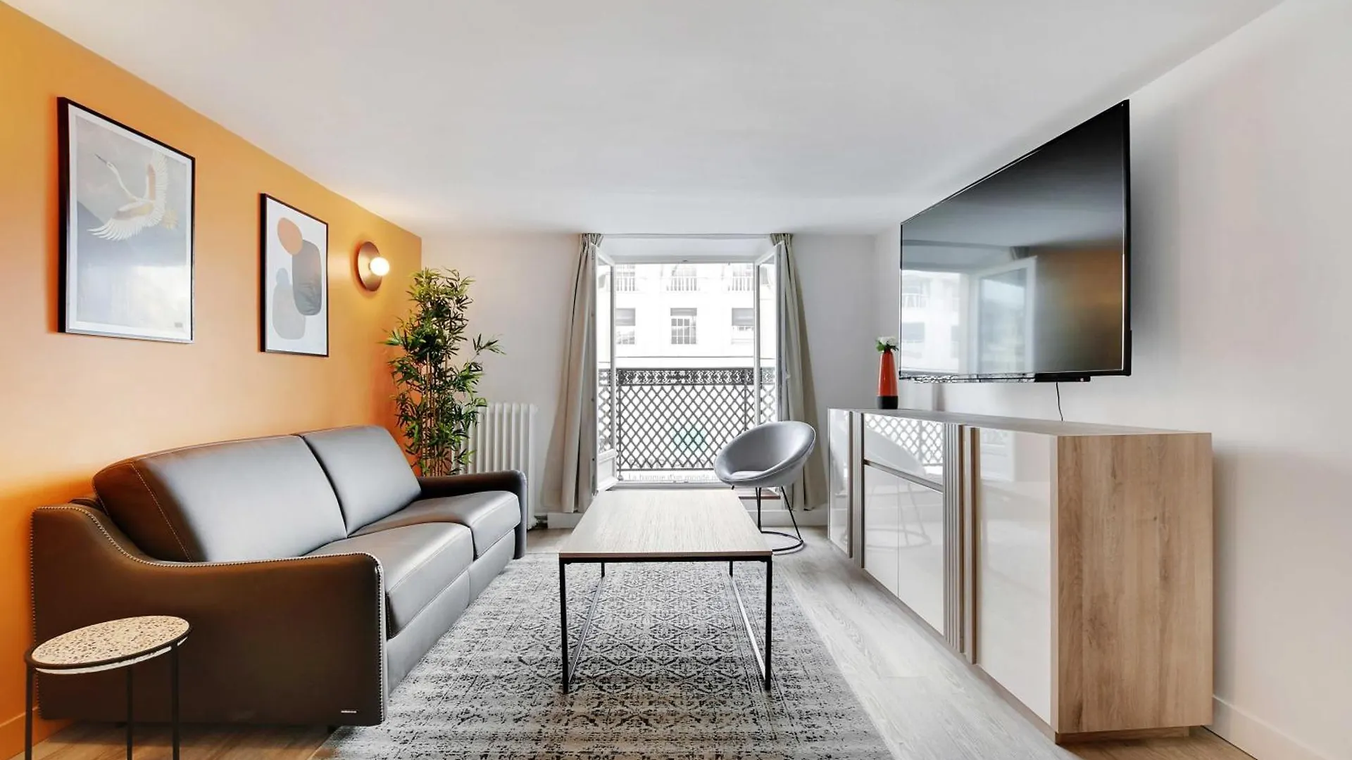 Apartment In The Heart Of Opera *